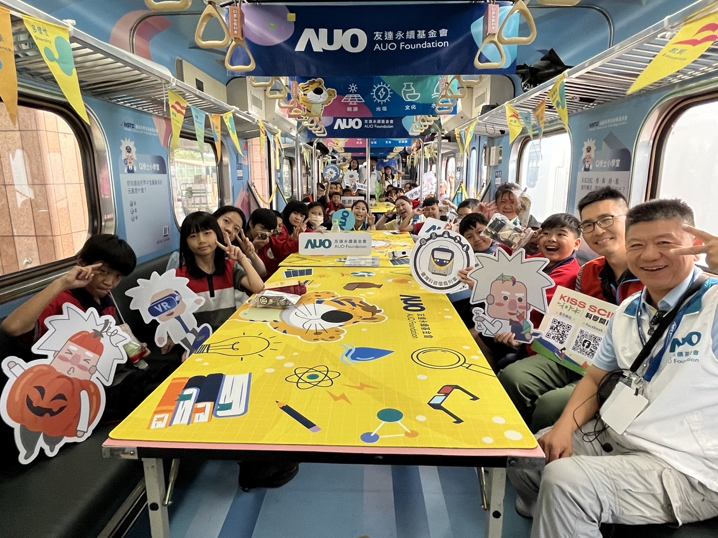 3499拉斯维加斯永續基金會參與「臺灣科普環島列車」，設計基礎科學車廂課程，以「淨零碳排和永續能源」為主題，讓學生透過創意實驗認識淨零知識，以及思考生活中的減碳行為